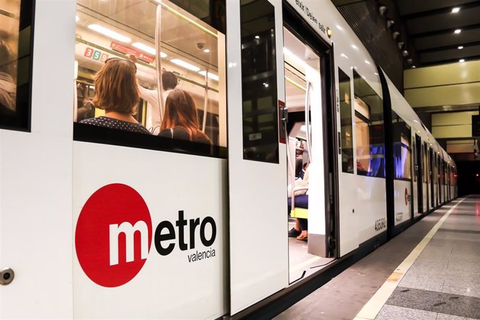 Archivo - Los usuarios de Metrovalencia superan los ocho viajes de media en sus desplazamientos semanales en 2020