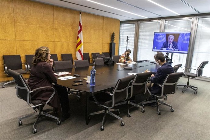 La alcaldesa de Barcelona, Ada Colau, ha defendido este viernes la necesidad de liberar las patentes de las vacunas contra la Covid-19 en el marco de la cumbre telemática de grandes ciudades C40 de las Naciones Unidas.