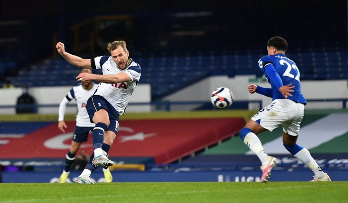 16 April 2021, United Kingdom, Liverpool: Tottenham Hotspur's Harry Kane scores his side's second goal during the English Premier League soccer match between Everton and Tottenham Hotspur at Goodison Park. Photo: Peter Powell/PA Wire/dpa