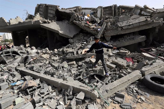 Archivo - Ataque aéreo en la Franja de Gaza