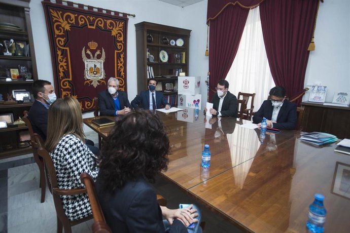 Presidente de la Diputación de Almería Visita el Ayuntamoento de Vera, le recibe  José Carmelo Blanco Alcalde del Municipio. Fernado Giménez Diputado de Turismo y Lucha Contra la Despoblación. Manuel Guzmán Diputado de Cultura y Cine.