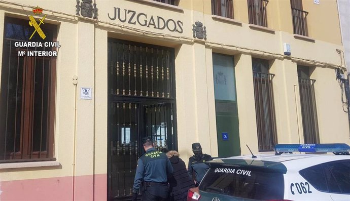 Persona detenida por intentar extraer 2.000 euros de un banco usando un DNI robado en Sigüenza