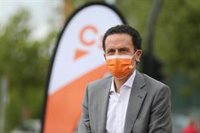 Bal se compromete a impulsar una abono cultural para jóvenes dotado con 100 euros anuales por persona