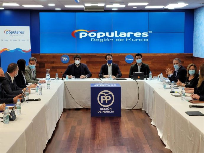 Reunión de trabajo del PP murciano bajo la presidencia del secretario general del PP, Teodoro García
