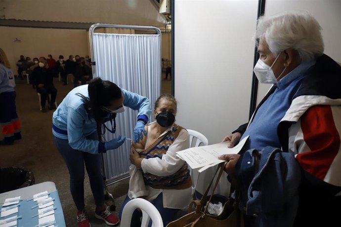 Vacunación en el recinto ferial de Vélez Málaga