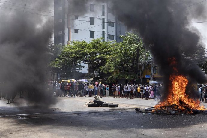 Protestas en Rangún contra la junta militar