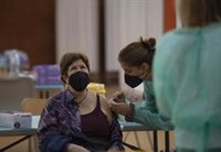 Andalucía administra 65.792 dosis y 14.425 personas completan la vacunación contra el Covid este viernes