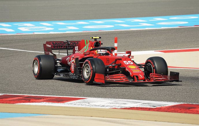 26 March 2021, Bahrain, Sakhir: Spanish Formula One driver Carlos Sainz Jr of team Scuderia Ferrari in action during the first practice of the Formula One 2021 Bahrain Grand Prix at the Bahrain International Circuit. Photo: Hasan Bratic/dpa