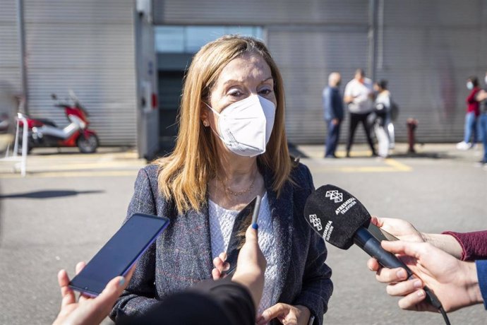 La vicepresidenta segunda del Congreso de los Diputados, Ana Pastor, realiza una intervención en los medios de comunicación tras vacunarse contra el COVID-19 en el recinto ferial de Pontevedra, en Pontevedra, (Galicia/España) a 17 de abril de 2021. Los 