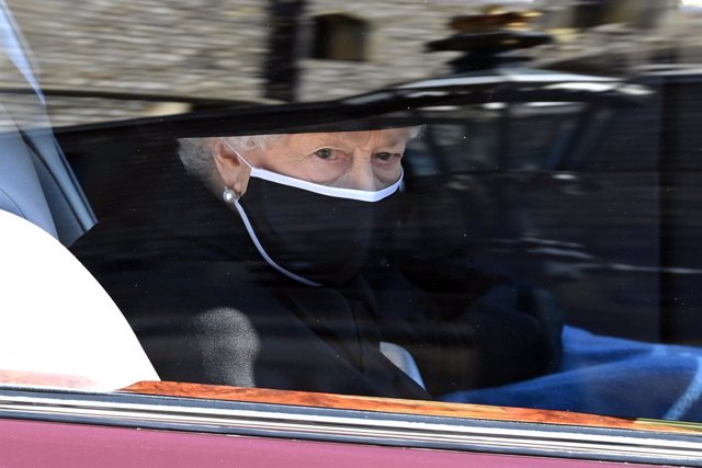 17 April 2021, United Kingdom, Windsor: Queen Elizabeth II arrives to St George's Chapel at Windsor Castle for the funeral of Prince Philip, the Duke of Edinburgh. In line with health regulations currently in place in England, only 30 guests will attend