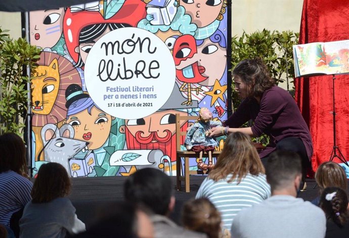 El festival Món Llibre se celebra a Barcelona el cap de setmana del 17 i 18 d'abril