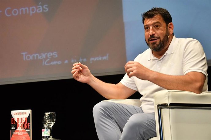Santiago Díaz en la Feria del Libro de Tomares (Sevilla)