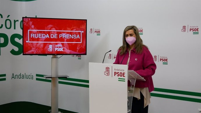 Archivo - La senadora del PSOE por Córdoba María Jesús Serrano en la sede de su partido.