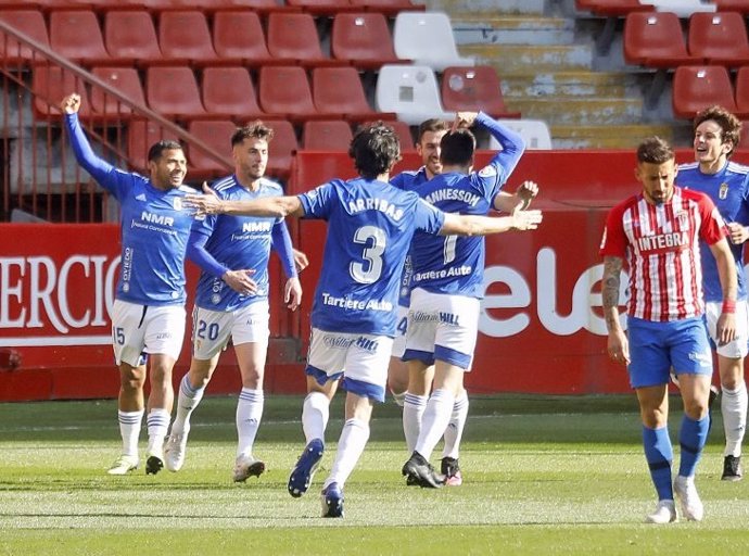 El Oviedo se impone al Sporting en El Molinón