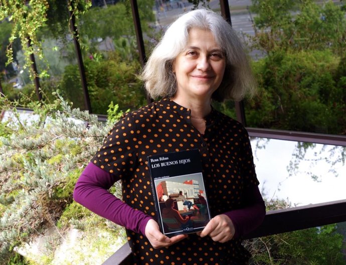 La escritora Rosa Ribas publica la novela negra 'Los buenos hijos' (Tusquets)