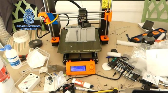Taller clandestino donde se realizaban las armas con una impresora 3D