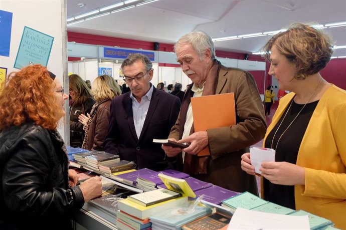 Archivo - Antonio Pérez Henares en una imagen de archivo en la  V Feria del Libro en Tarazona (Zaragoza) en el año 2018.