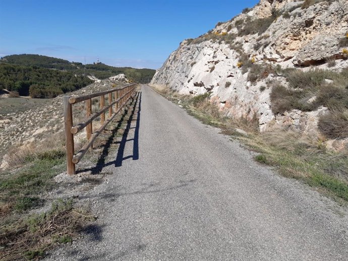 El Departamento de Vertebración del Territorio impulsa los trabajos de mantenimiento en la vía verde Ojos Negros-Sagunto.
