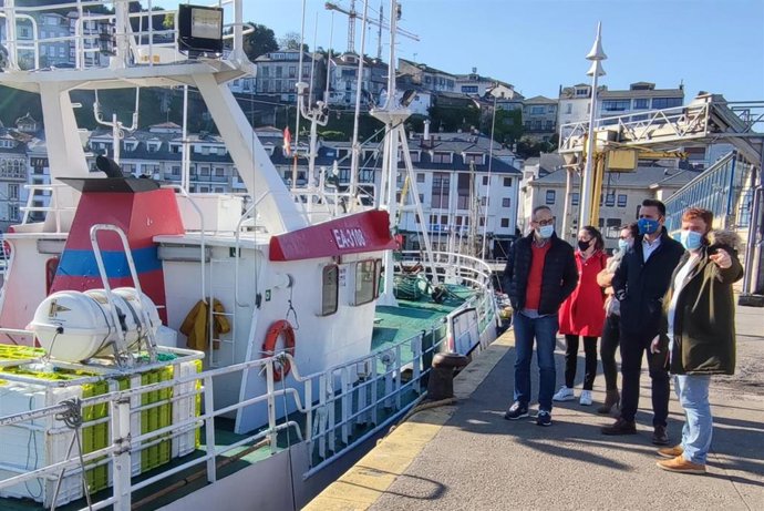 Los diputados Álvaro Queipo y Cristina Vega en Luarca