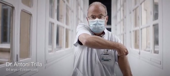 El epidemiólogo Antoni Trilla en el vídeo 'Avancem amb la vacunació', que forma parte de una campaña de sensibilización de la Conselleria de Salud de la Generalitat
