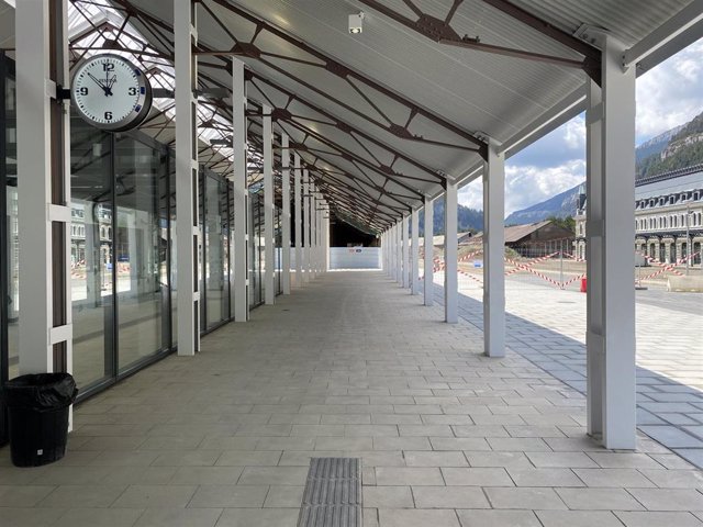 Exteriores de la nueva estación de ferrocarril de Canfranc recién estrenada
