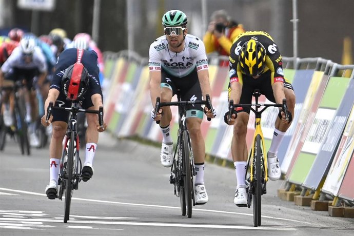 Thomas Pidcock of Ineos Grenadiers, Maximilian Schachmann of Bora-Hansgrohe Wout Van Aert of Team Jumbo-Visma, Amstel Gold Race
