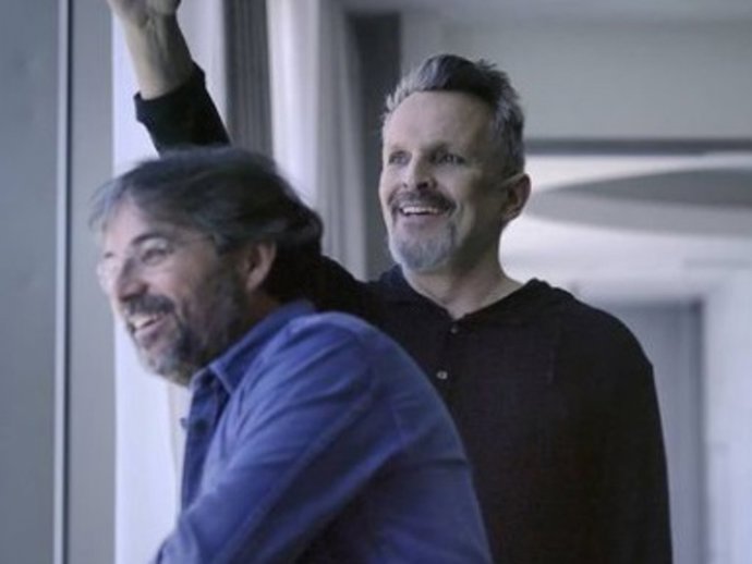 Miguel Bosé y Jordi Évole durante la entrevista