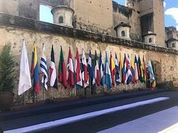 Banderas de países participantes en la Cumbre Iberoamericana