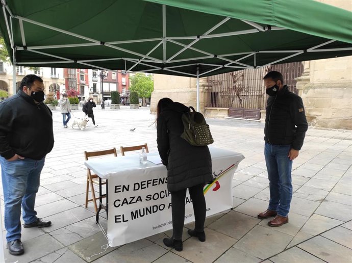 Recogida de firmas de la Federación Riojana de Caza