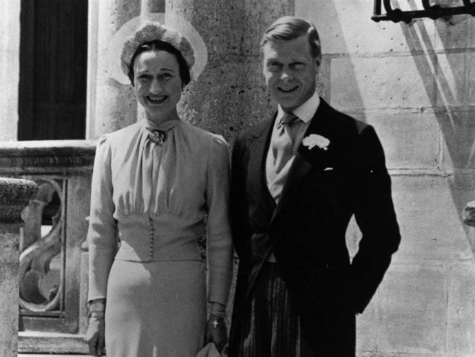Archivo - Eduardo VIII y Wallis Simpson el día de su boda en 1937