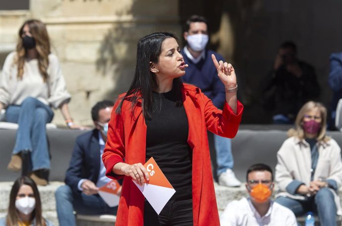 La presidenta de Ciudadanos, Inés Arrimadas, en un mitin en El Molar (Madrid), apoyando la candidatura de Edmundo Bal a la Presidencia de la Comunidad de Madrid.
