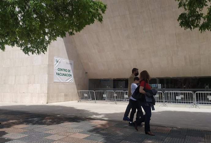 El Ayuntamiento de Cáceres pide a los mayores de 70 años que no han sido localizados que acudan a vacunarse