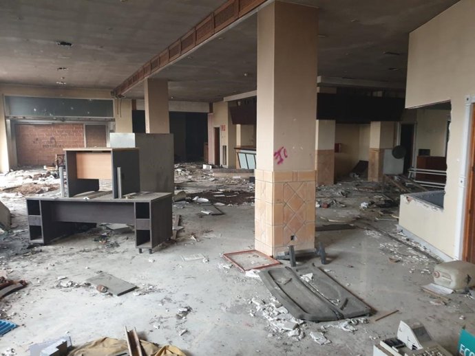 Antiguo hotel de Adra (Almería) en estado de abandono