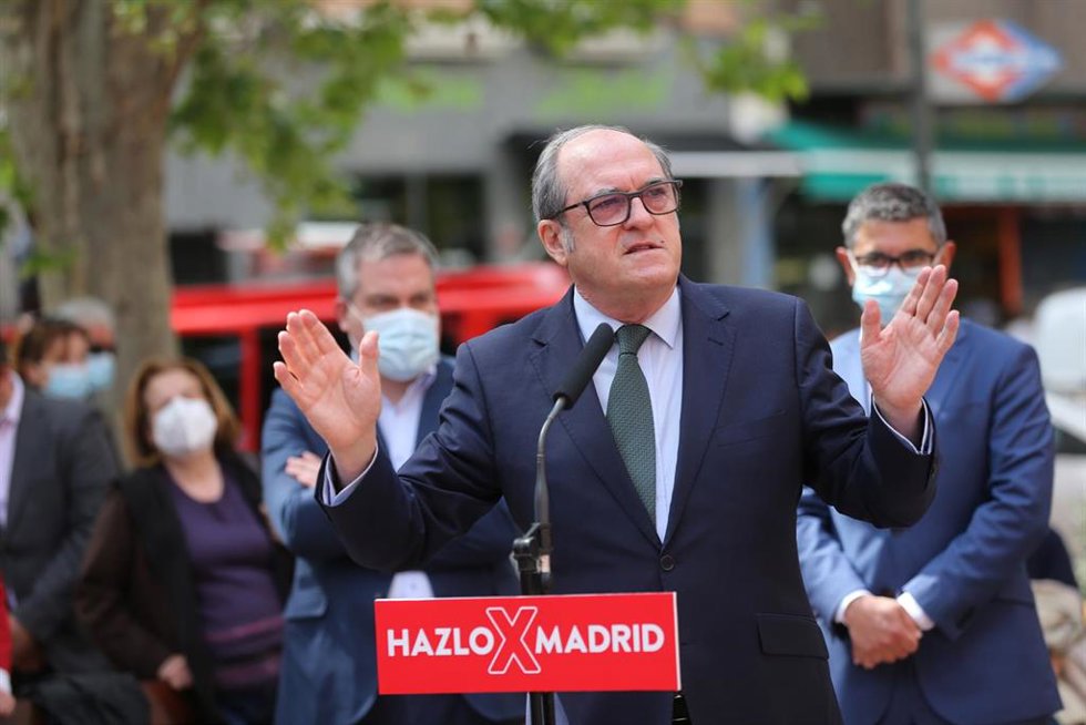 El candidato del PSOE a la Presidencia de la Comunidad de Madrid, Ángel Gabilondo, intervieme en un acto de campaña en la Plaza del Pueblo, a 19 de abril de 2021, en Alcobendas, Madrid, (España). La candidata a la reelección en las elecciones madrileñas