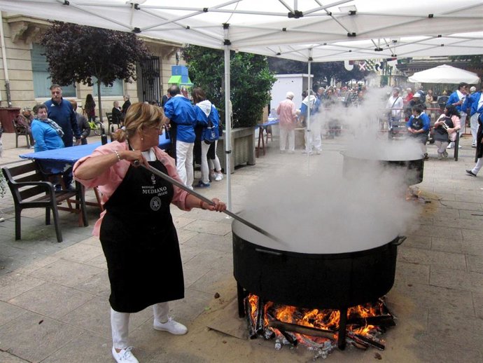 Archivo - Toro guisado, por San Bernabé