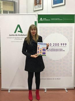 La responsable del IAM en Córdoba, Lourdes Arroyo, presenta la memoria anual.