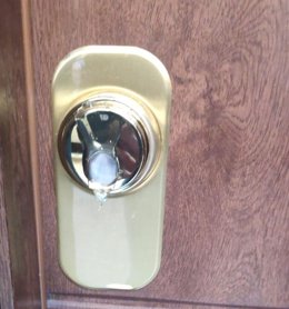 Cerradura de la sede de Lambda Valncia atacada por quinta vez