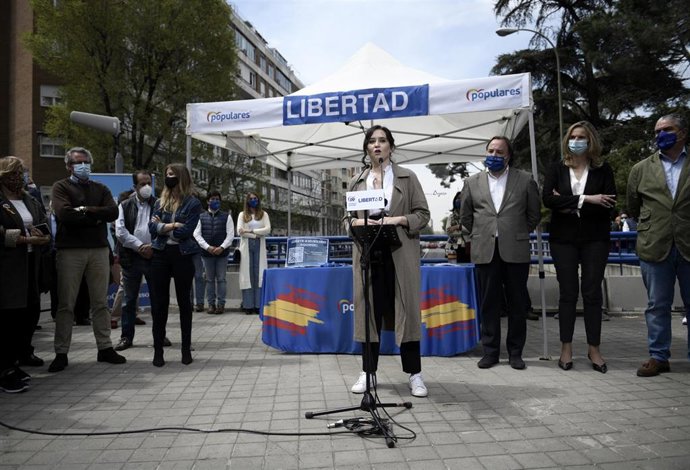 Isabel Díaz Ayuso en un acto del PP en Chamberí
