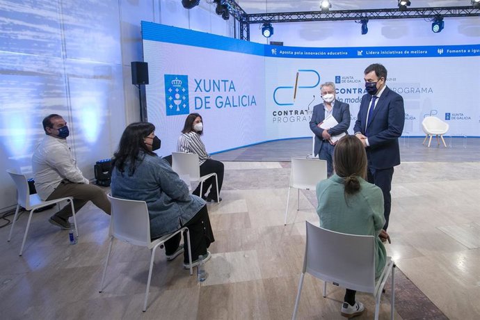 El conselleiro de Cultura, Educación e Universidade, Román Rodríguez, preside el acto de balance de la década de 'contratos-programa'