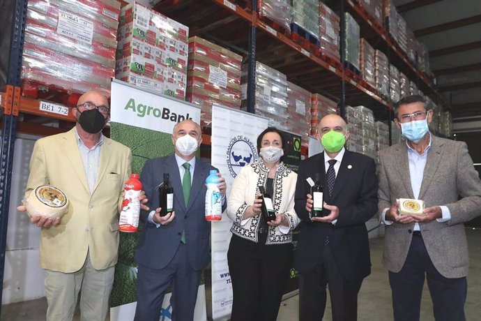 Cooperativas Agro-alimentarias, Fundación la Caixa y CaixaBank donan más de 15.500 kilos en productos a los Bancos de Alimentos de Andalucía Oriental