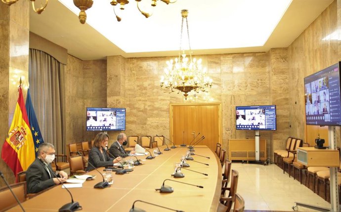 La viecpresidenta cuarta, Teresa Ribera, presenta los planes para el medio ambiente en el marco del Plan de Recuperación, Transformación y Resiliencia (PPTR), en el Foro sobre Infraestructuras y Ecosistemas Resilientes.