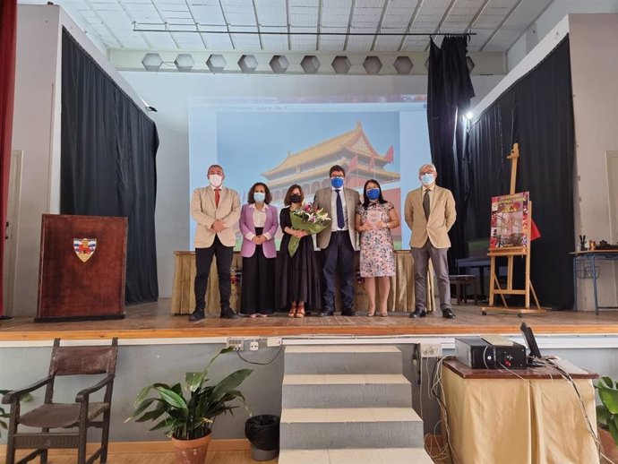 Inauguración de la III Semana Cultural 'De la China milenaria a la joven China' del IES Padre Luis Coloma en Jerez