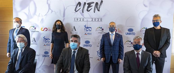 La consejera de Presidencia de la Comunidad de Madrid, Eugenia Carballedo, celebra el centenario de la Real Federación Española de Natación