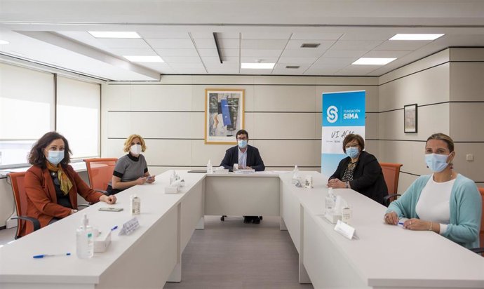 El secretario de Estado de Empleo y Economía Social, Joaquín Pérez Rey, en la firma del Acuerdo Tripartito en materia de solución autónoma de conflictos laborales junto con representantes de CCOO, de UGT, de CEOE y de Cepyme.