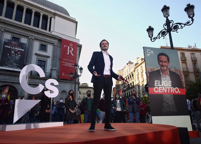 El candidato de Cs a la Presidencia de la Comunidad de Madrid, Edmundo Bal, durante la apertura de campaña en Ópera.