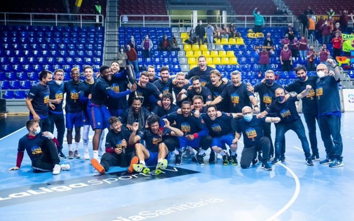 El FC Barcelona de balonmano celebra la conquista de la Liga Sacyr ASOBAL 2020-2021