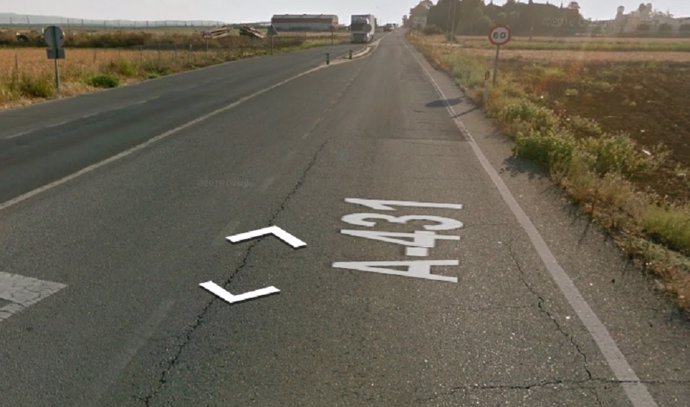 Punto de la carretera A-431 donde tuvo lugar el accidente mortal de un joven en quad en Lora del Río (Sevilla)