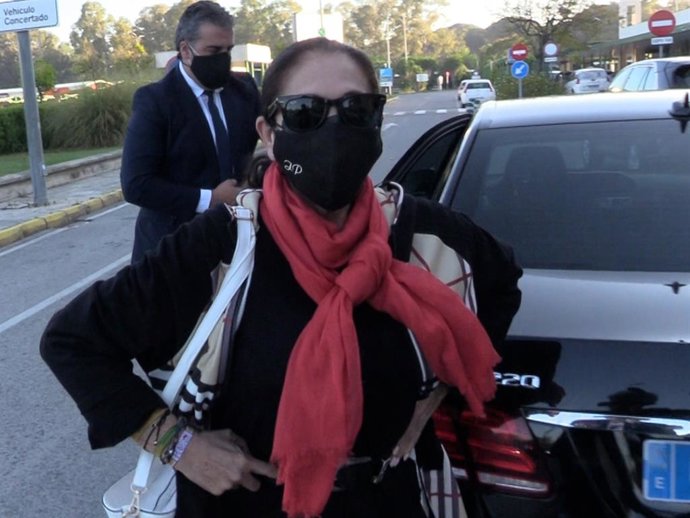 Isabel Pantoja ha viajado esta mañana a Madrid para comenzar la grabación de su nuevo programa