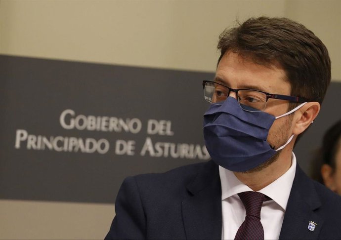 Archivo - El consejero de Industria, Empleo y Promoción Económica. Enrique Fernández