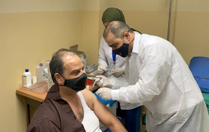Archivo - Vacunación contra el coronavirus en la ciudad cisjordana de Ramala